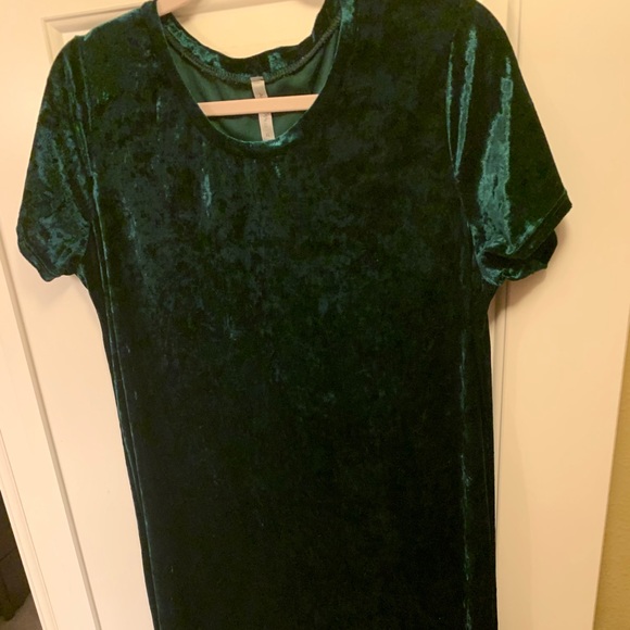 Dresses & Skirts - Velvet Green Dress